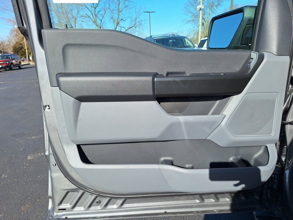 2025 Ford F-150 XL photo 2