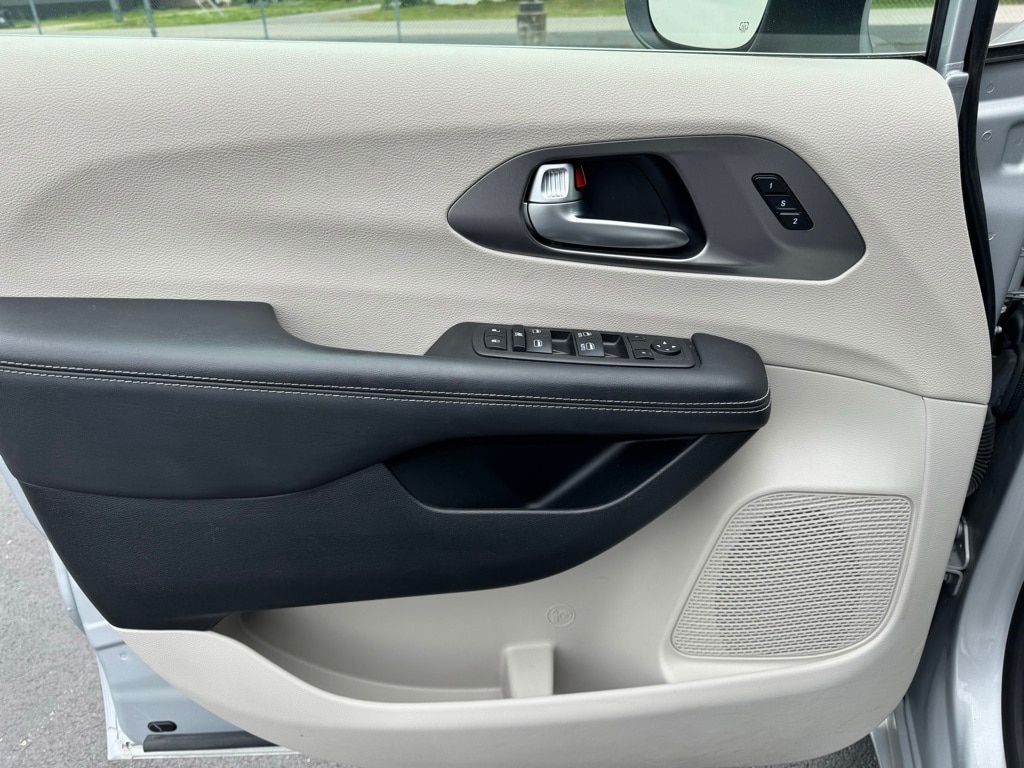 Used 2023 Chrysler Pacifica Touring L with VIN 2C4RC1BG5PR566945 for sale in Aurora, MO