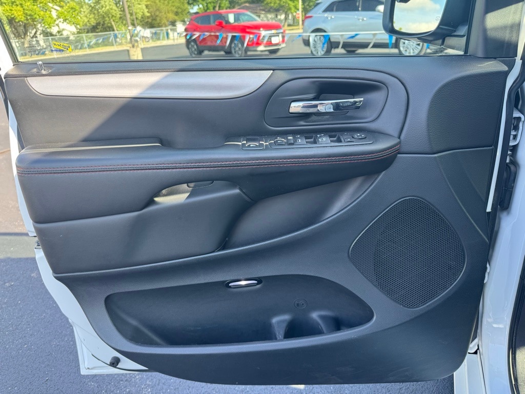 Used 2018 Dodge Grand Caravan GT with VIN 2C4RDGEG5JR319086 for sale in Aurora, MO