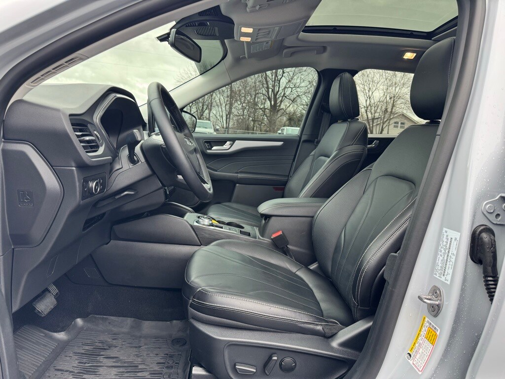 2025 Ford Escape Platinum photo 3