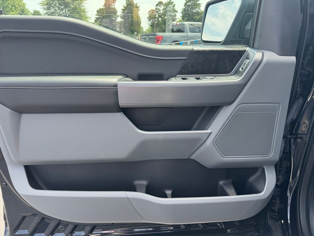 2023 Ford F-150 XLT photo 2