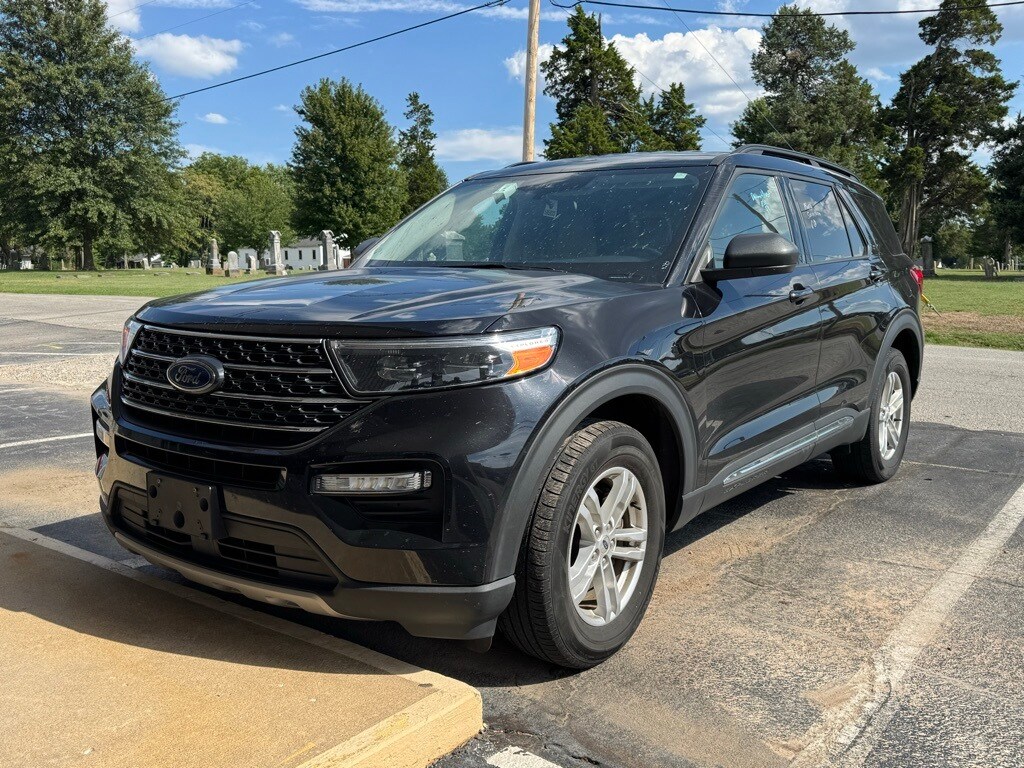 2023 Ford Explorer XLT photo 2