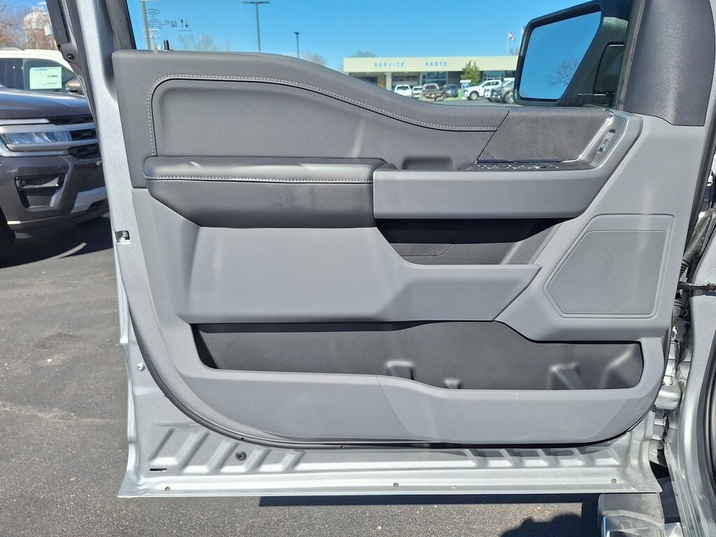2025 Ford F-150 XLT photo 2
