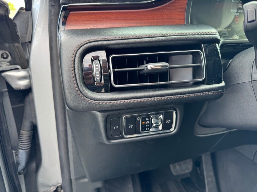 2023 Lincoln Aviator Reserve photo 2
