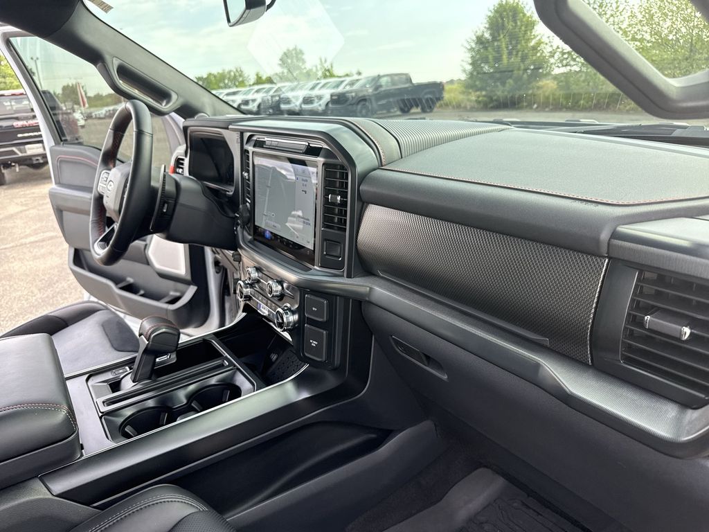 2025 Ford F-150 Raptor - Photo 36