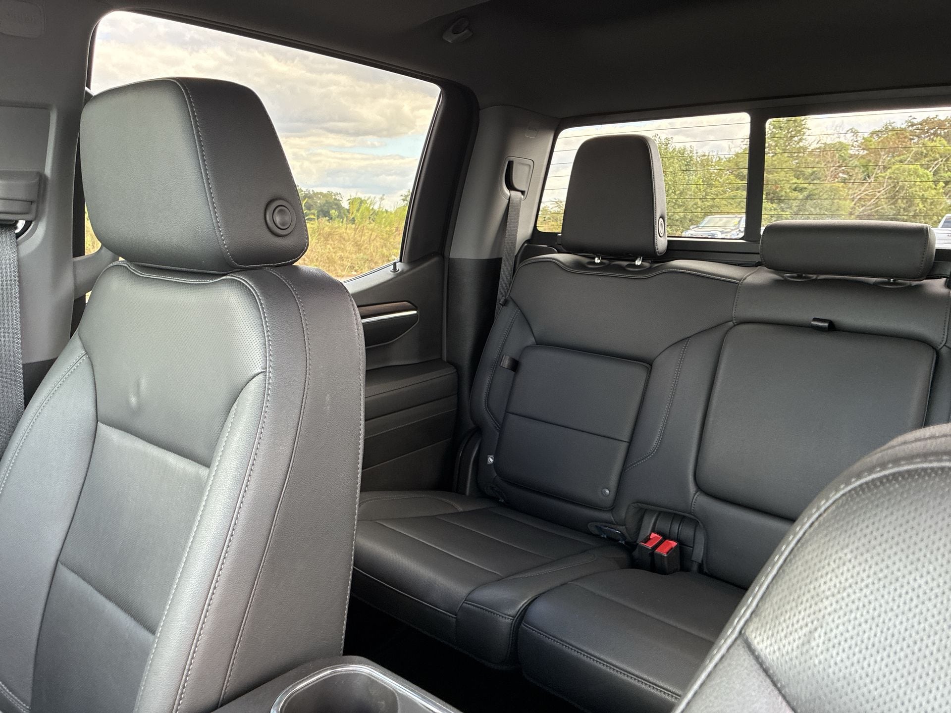 2024 GMC Sierra 1500 SLT - Photo 10