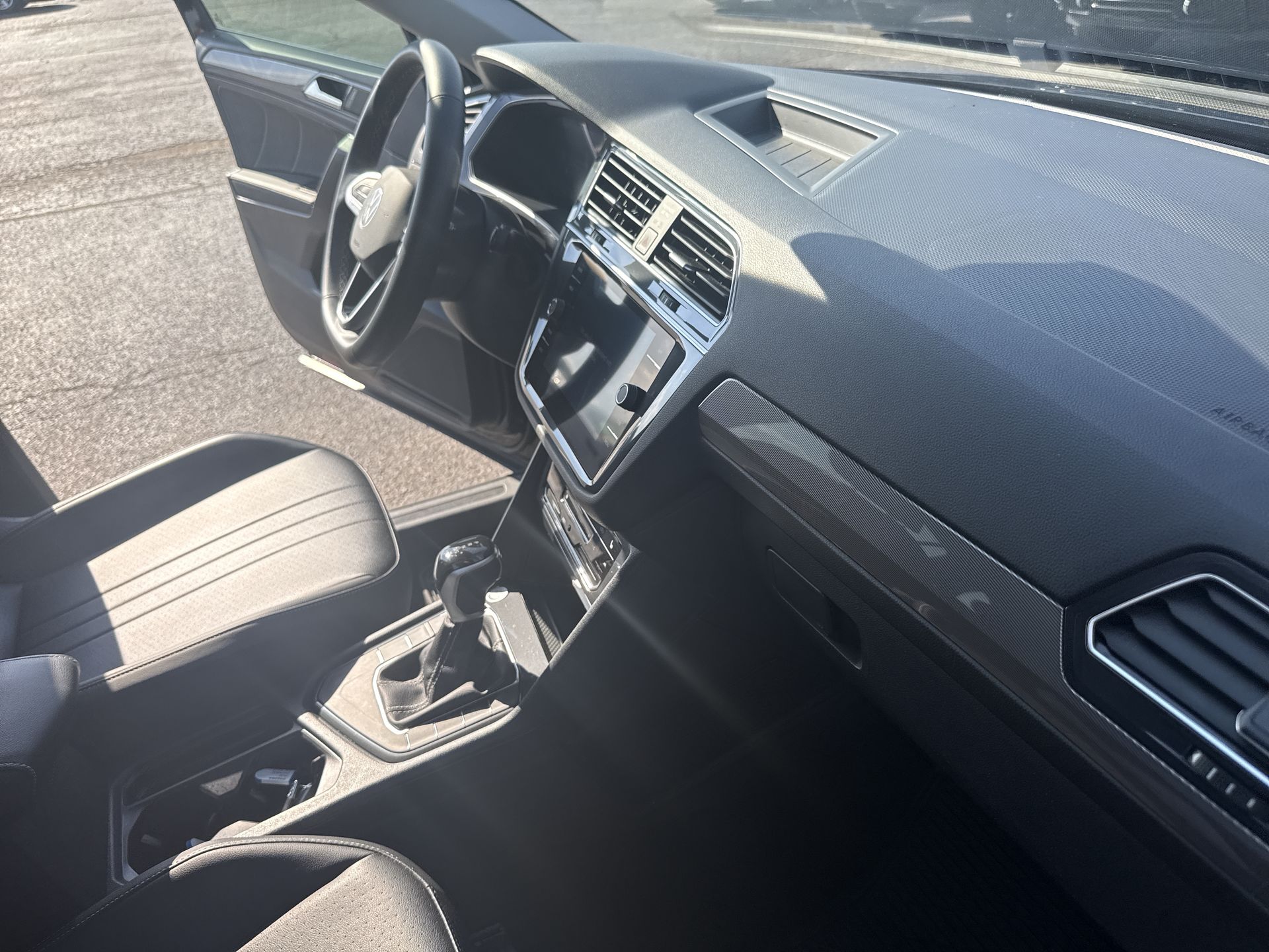 2024 Volkswagen Tiguan SE - Photo 36