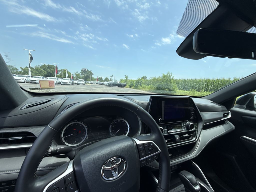 2024 Toyota Highlander LE - Photo 16