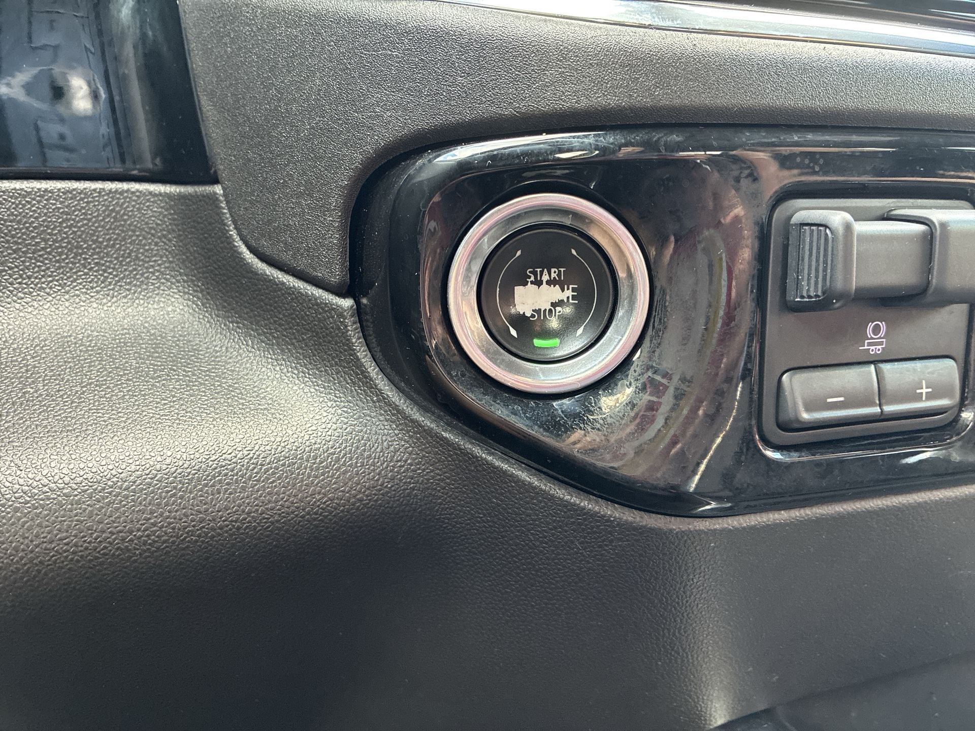 2024 GMC Sierra 1500 SLT - Photo 23