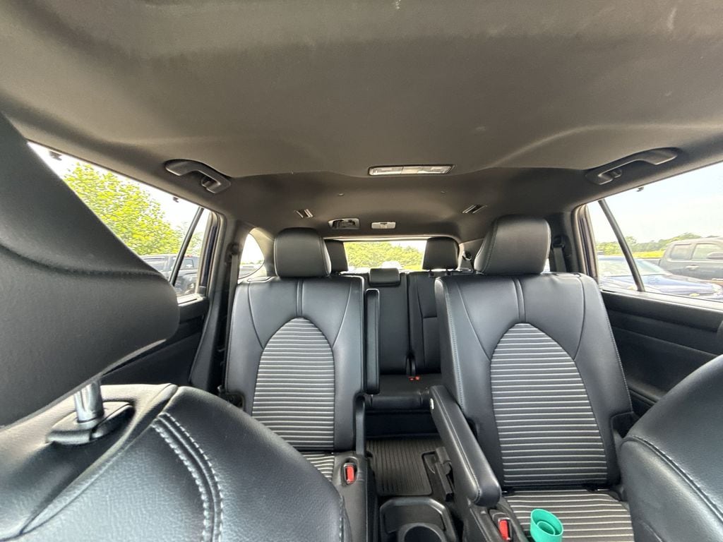 2024 Toyota Highlander LE - Photo 28