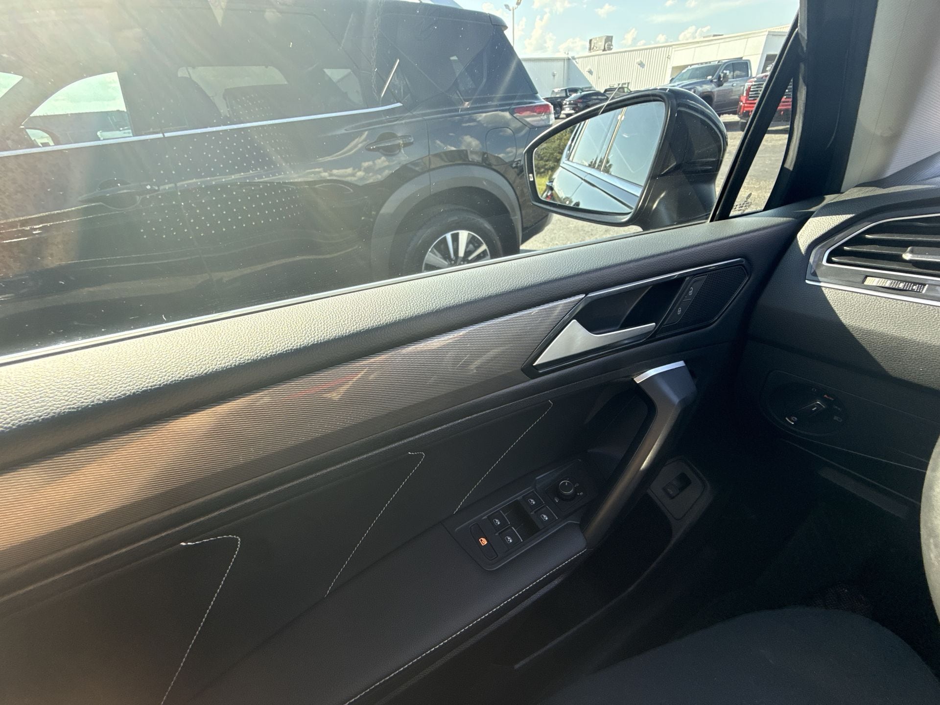 2024 Volkswagen Tiguan SE - Photo 29