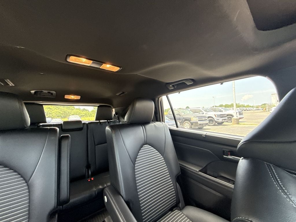 2024 Toyota Highlander LE - Photo 12