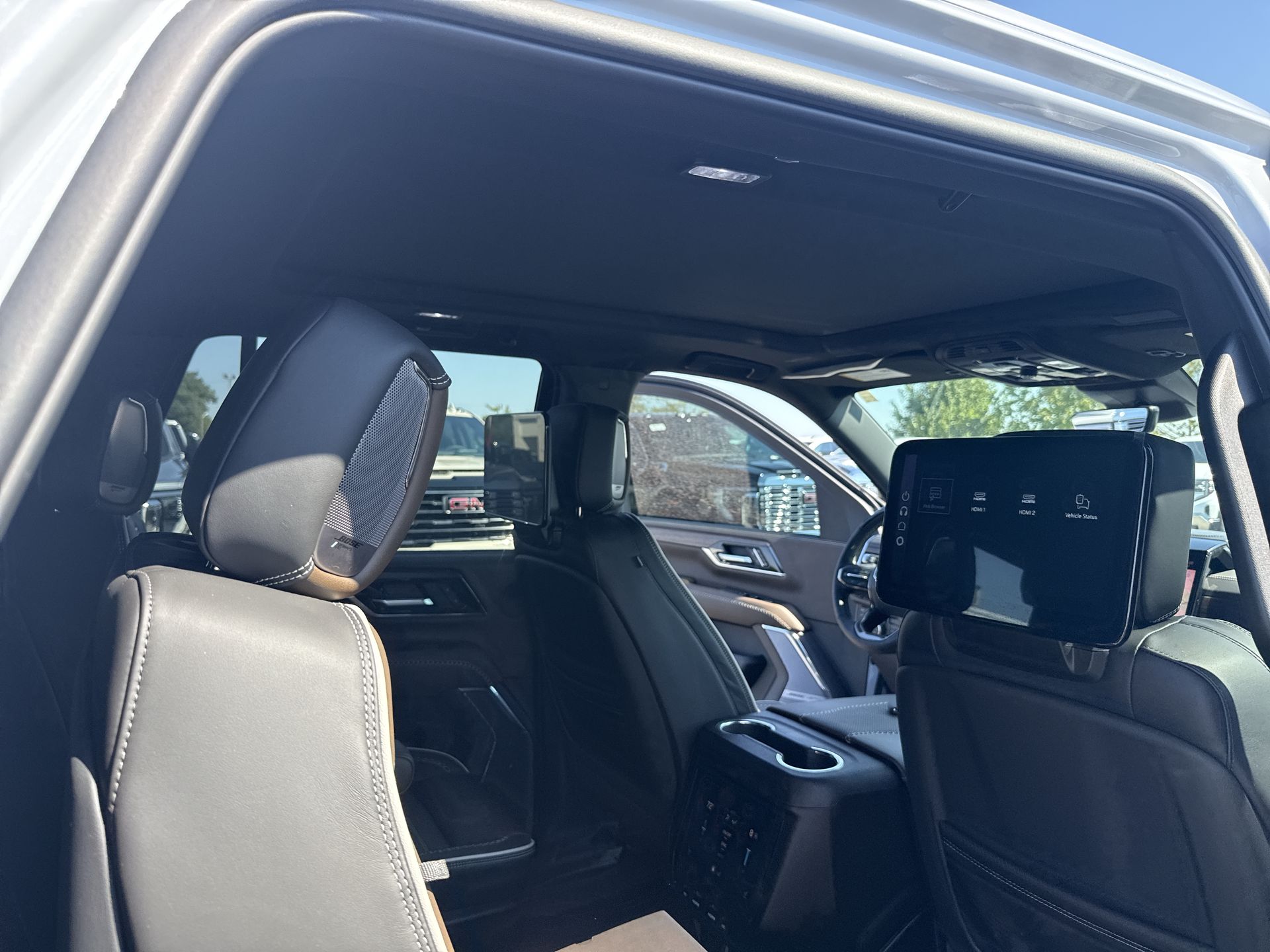 2026 GMC Yukon Denali Ultimate - Photo 34