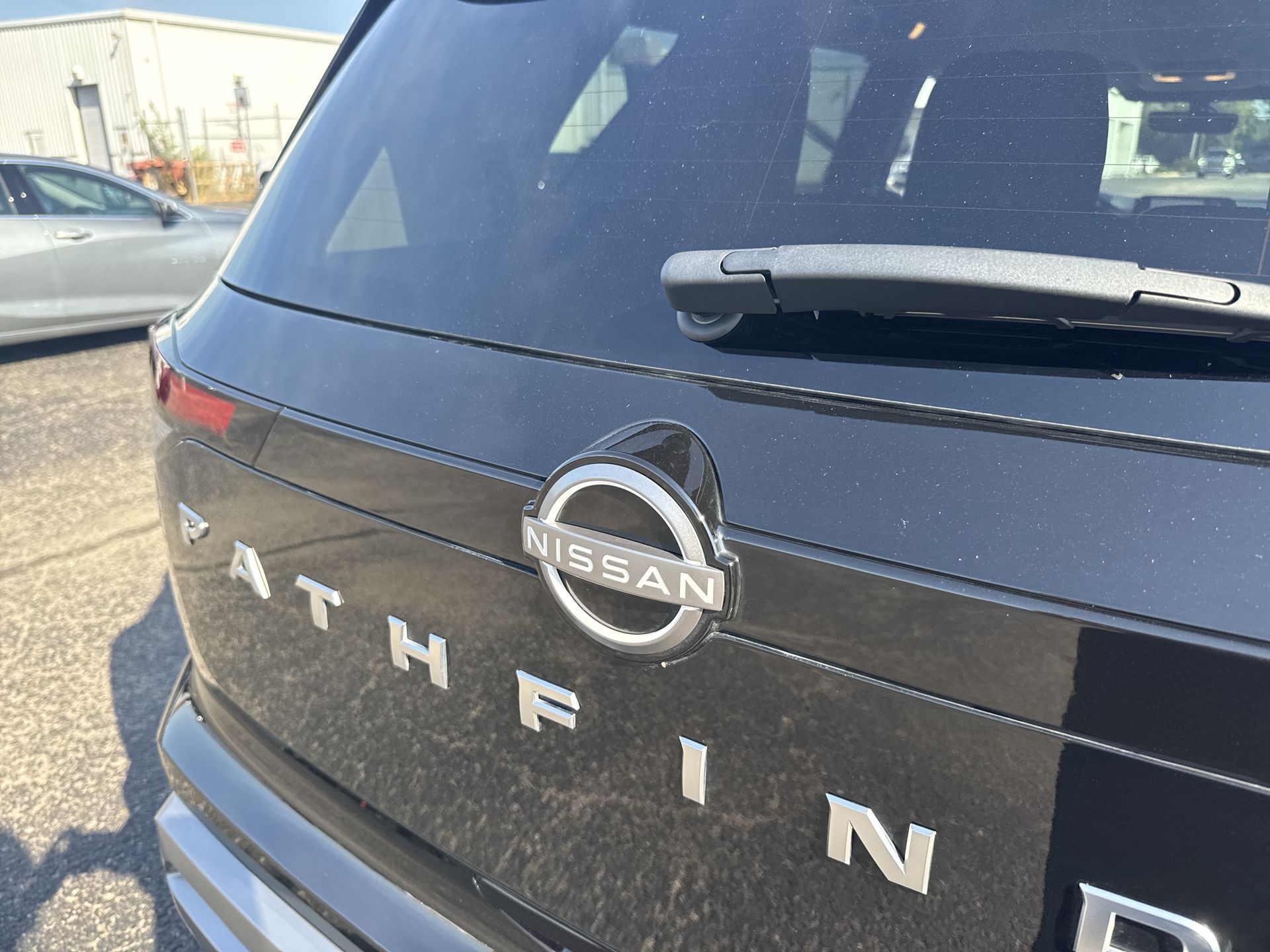 2025 Nissan Pathfinder SL - Photo 38