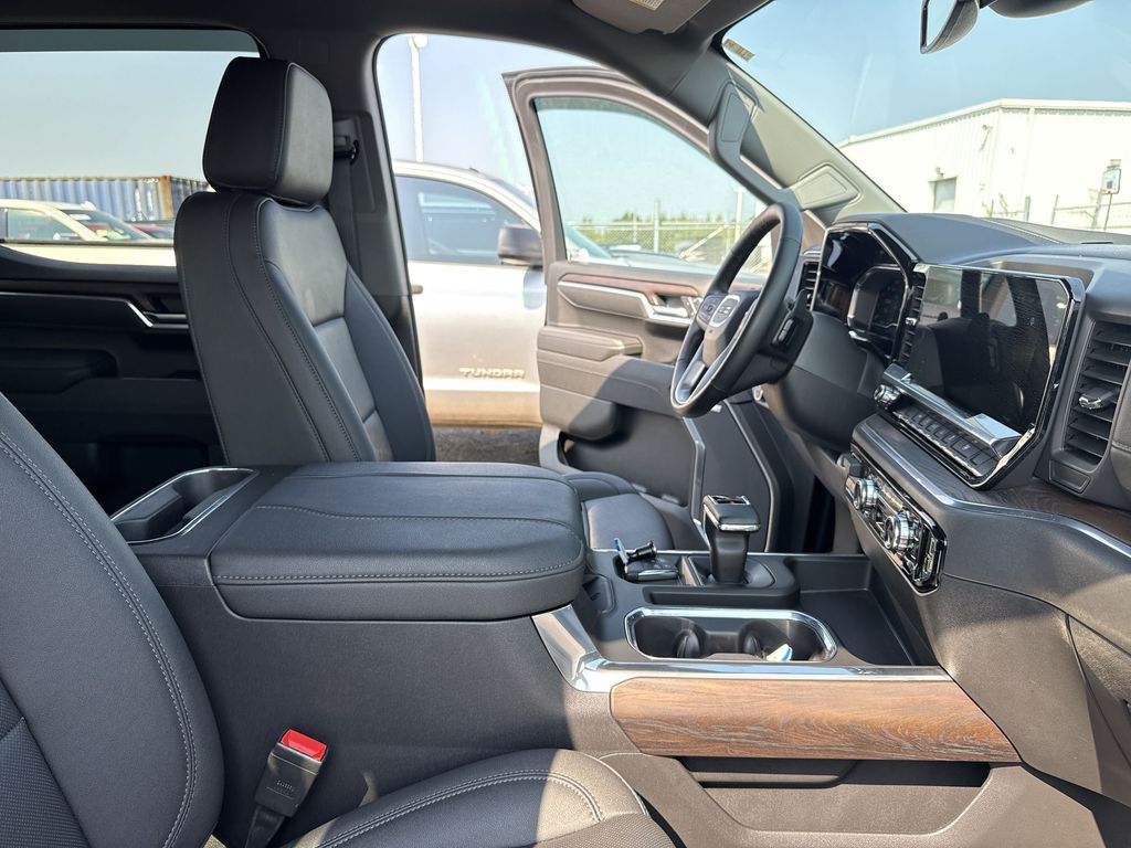 2025 GMC Sierra 1500 SLT - Photo 13