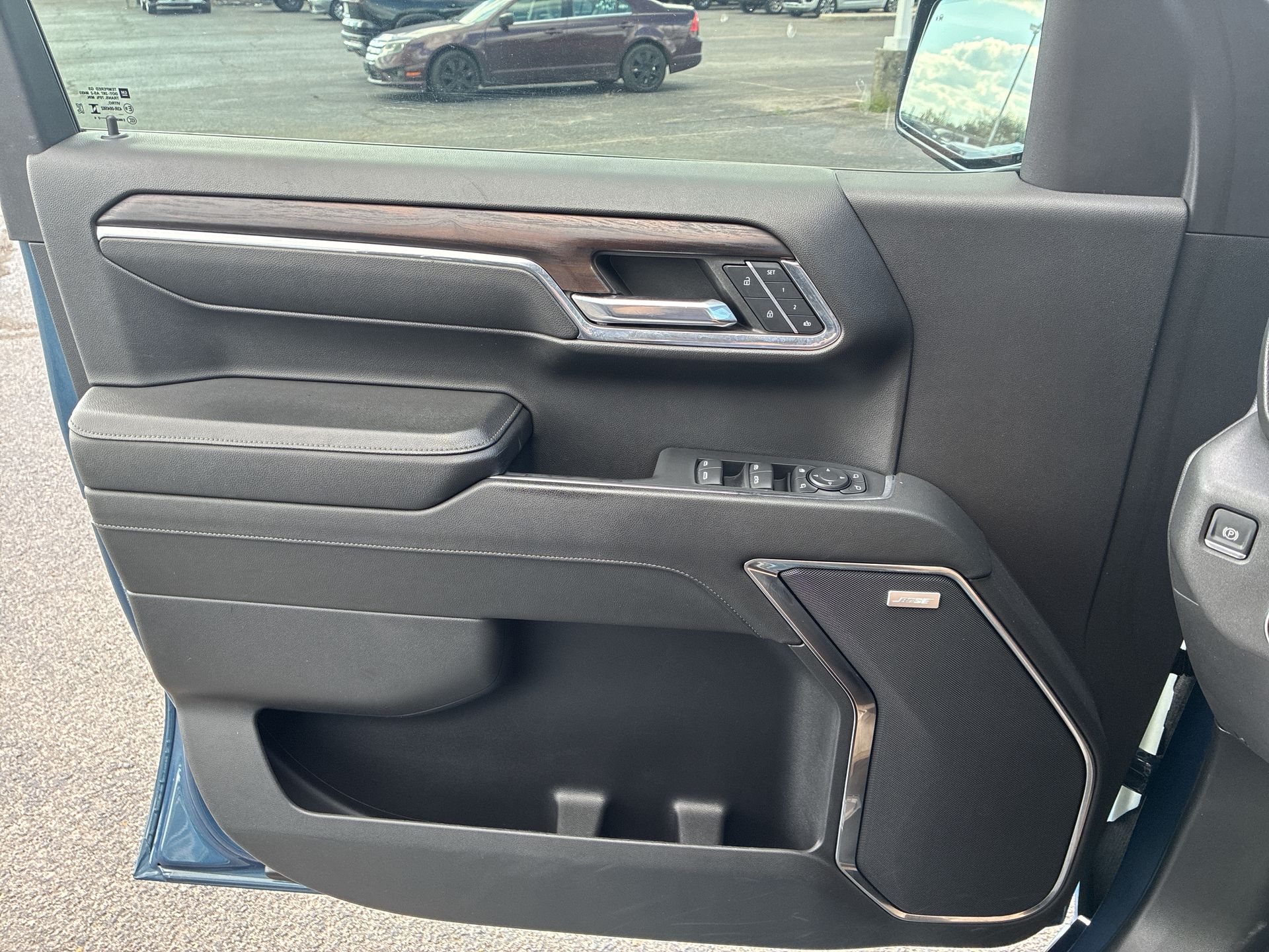 2024 GMC Sierra 1500 SLT - Photo 29