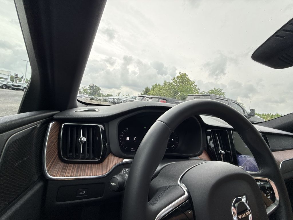 2023 Volvo XC60 Ultimate - Photo 24