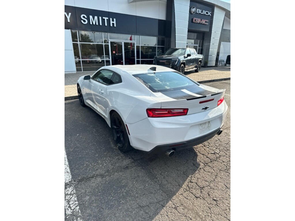 2017 Chevrolet Camaro 1LS 1LT photo 4