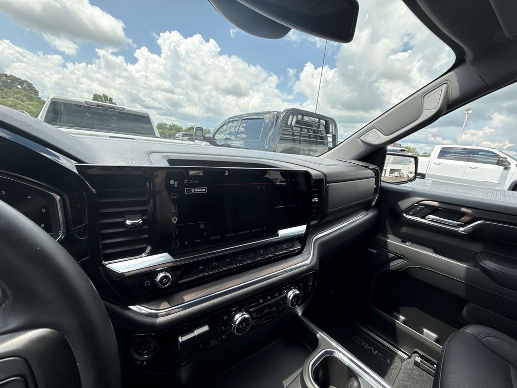 2024 GMC Sierra 1500 SLT - Photo 19