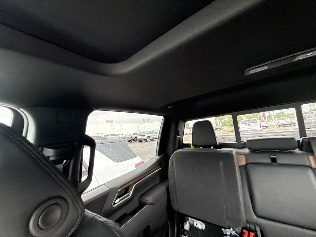 2025 Chevrolet Silverado 1500 High Country - Photo 10