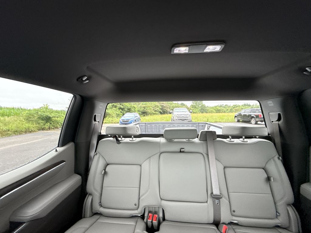 2025 GMC Sierra 1500 SLT - Photo 11