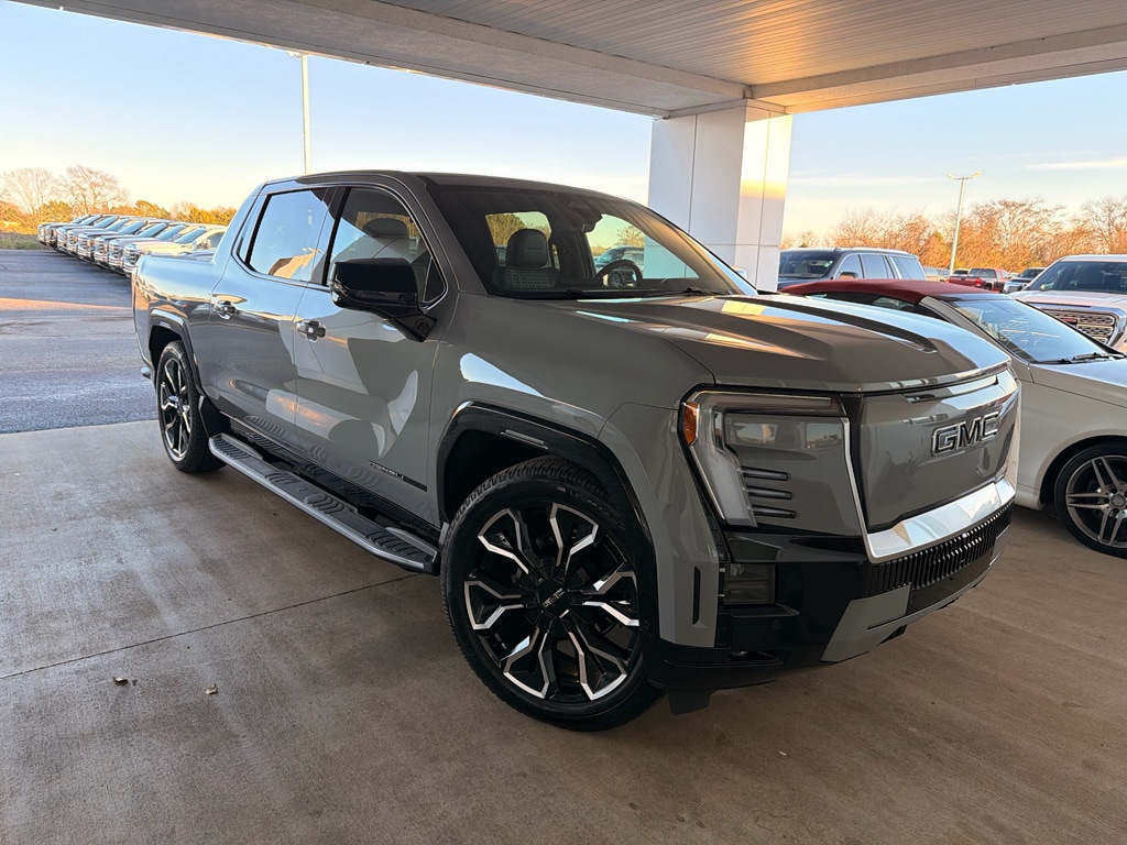 2025 GMC Sierra EV Denali's photo