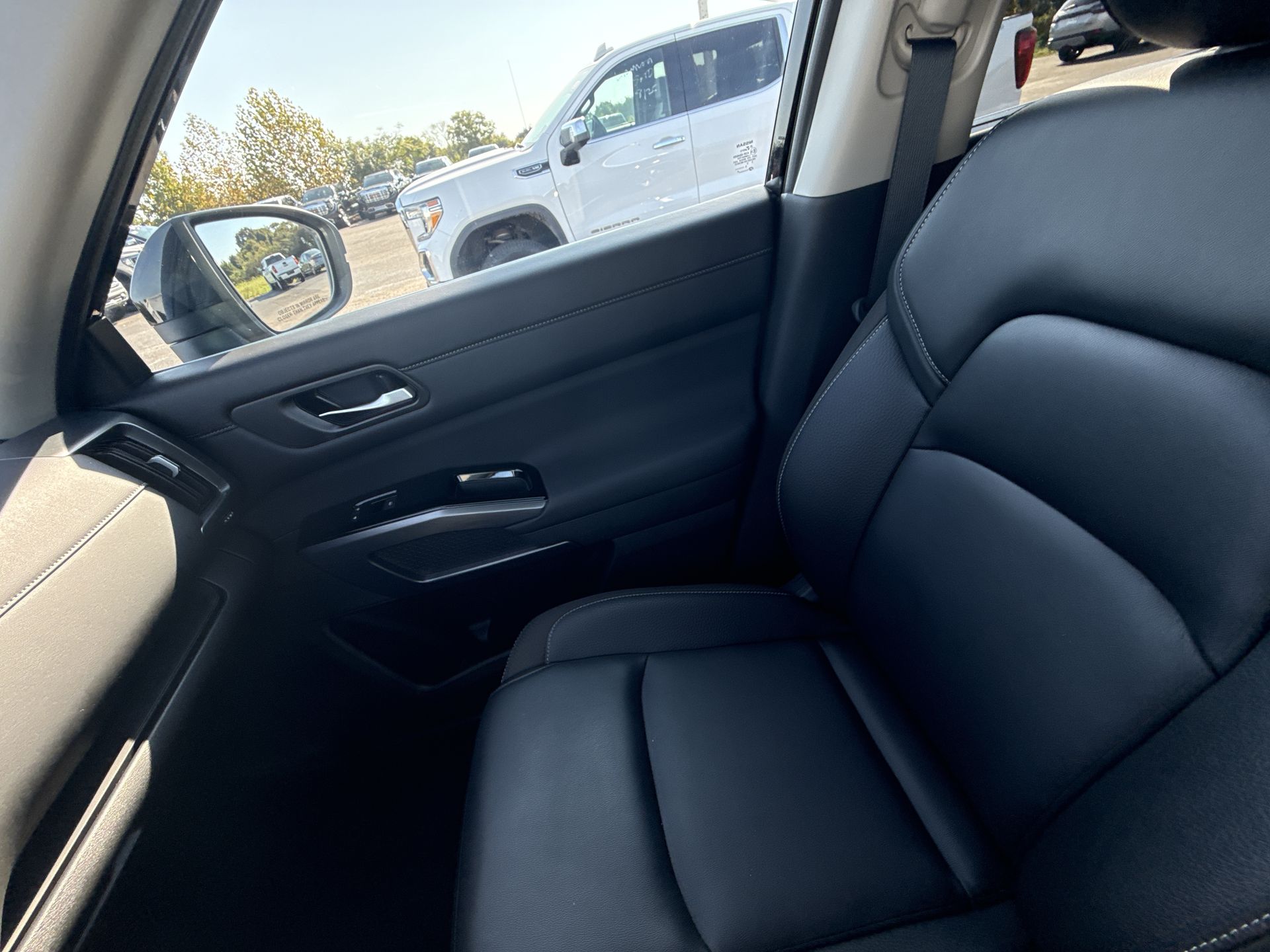 2025 Nissan Pathfinder SL - Photo 26