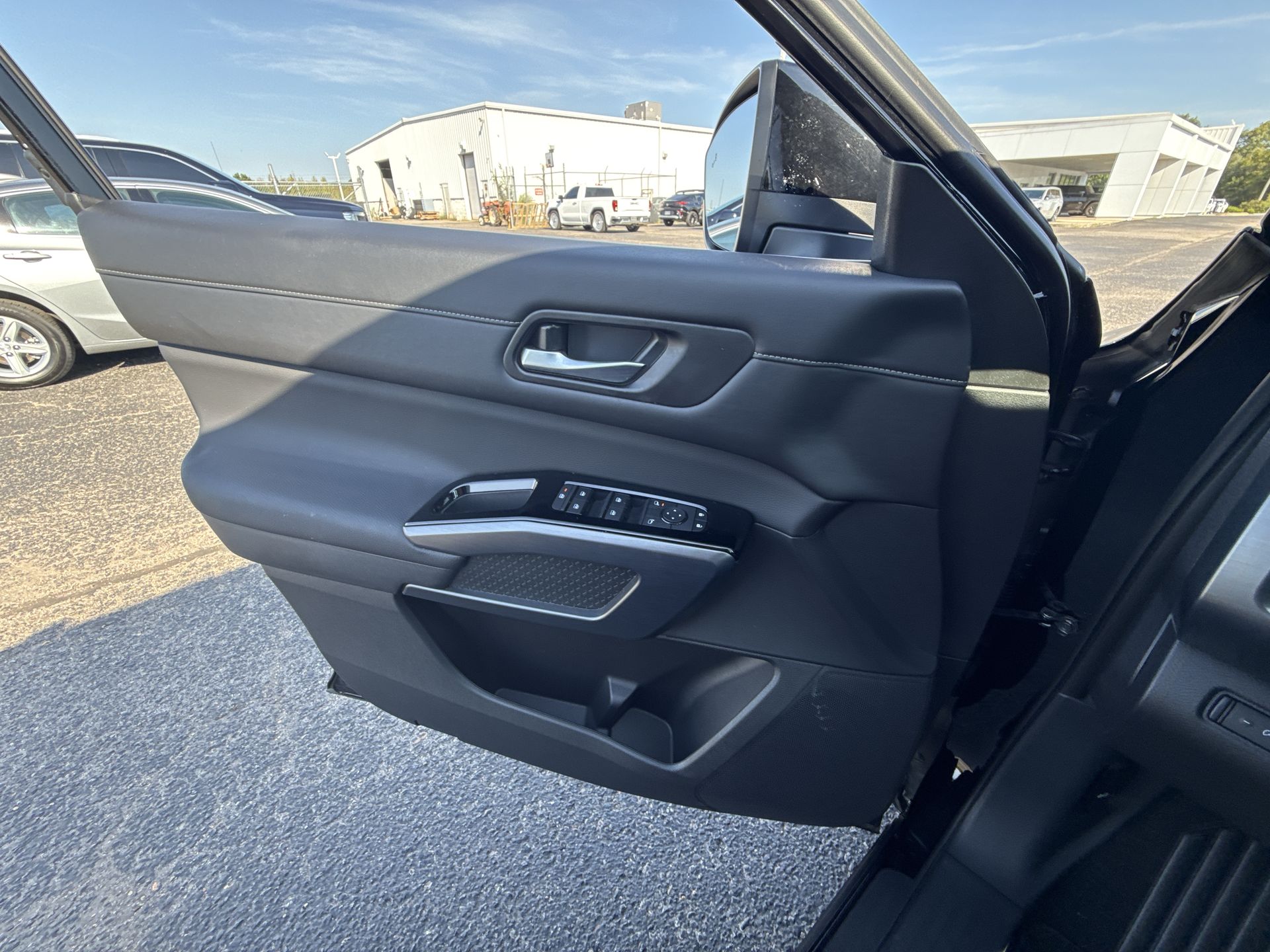 2025 Nissan Pathfinder SL - Photo 29