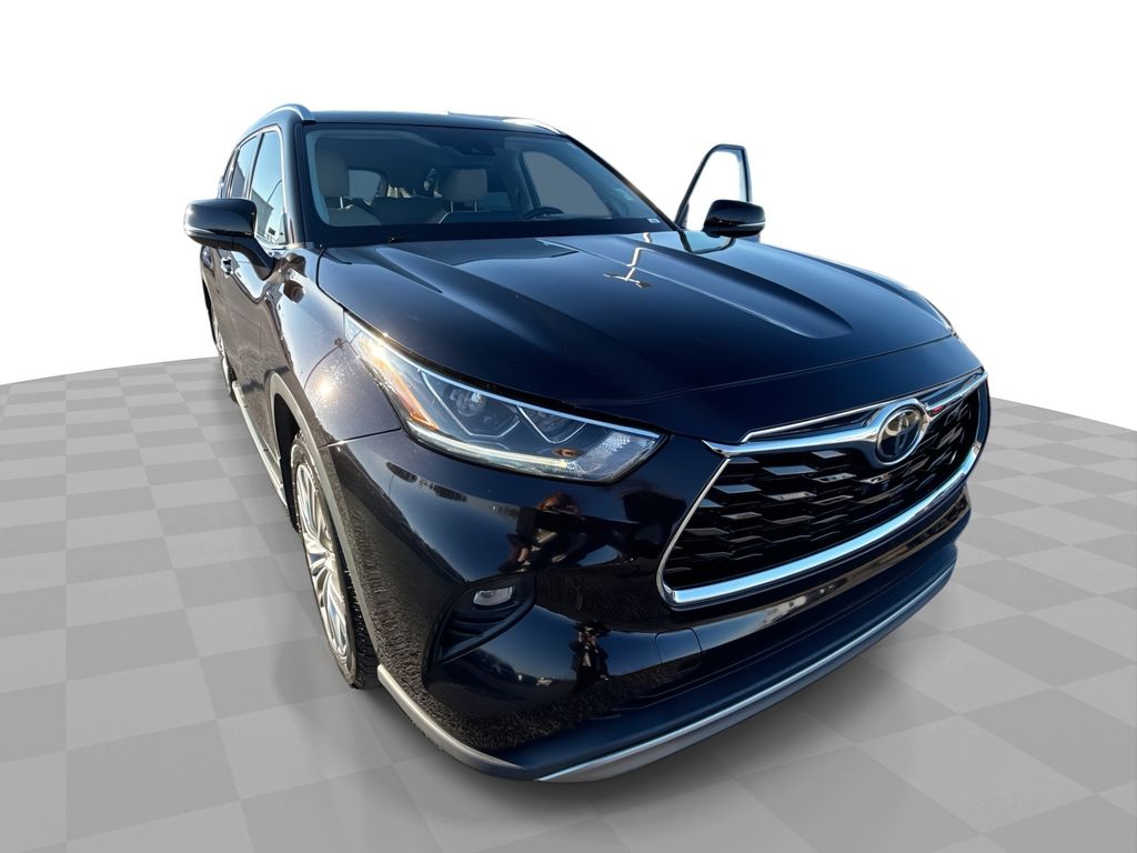 2021 Toyota Highlander Platinum's photo