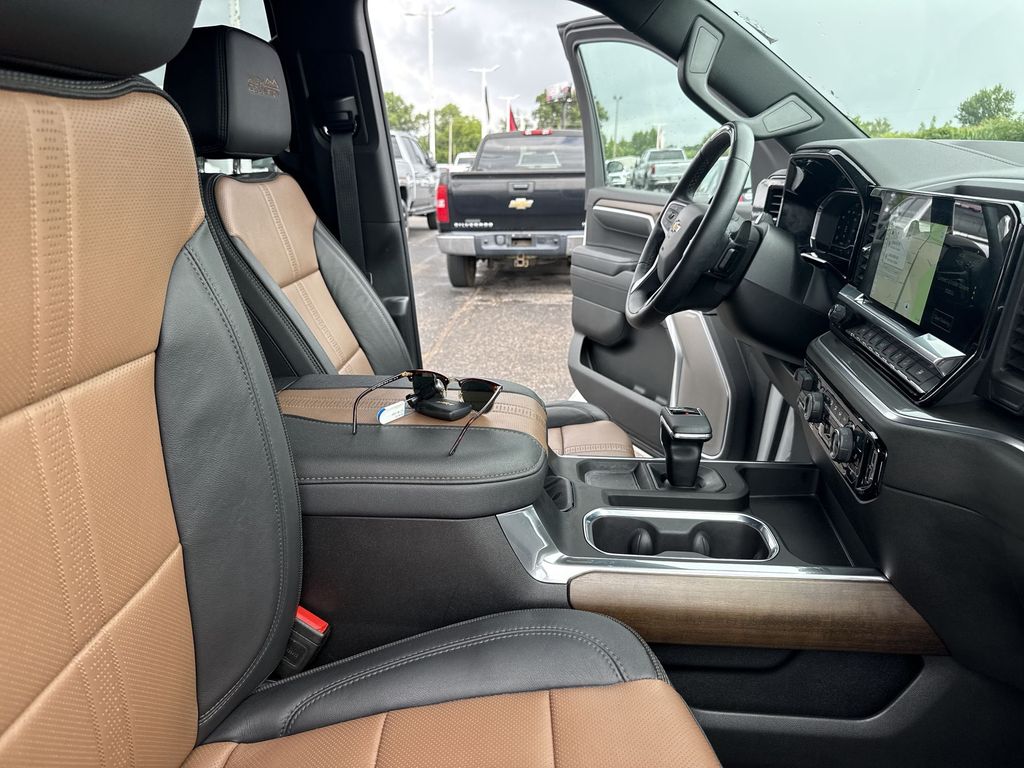 2025 Chevrolet Silverado 1500 High Country - Photo 13