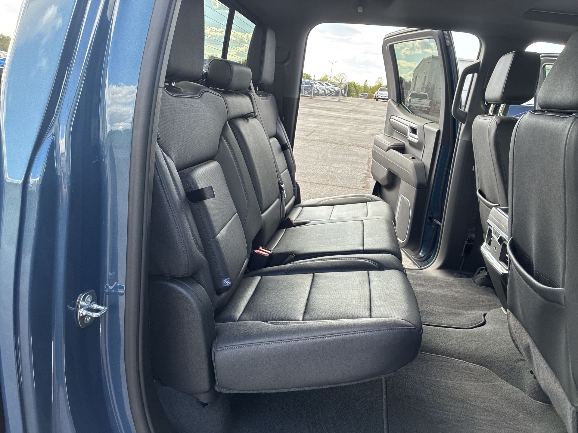 2024 GMC Sierra 1500 SLT - Photo 34