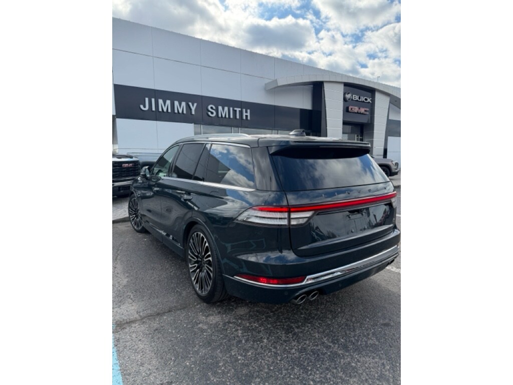 2025 Lincoln Aviator Black Label photo 3