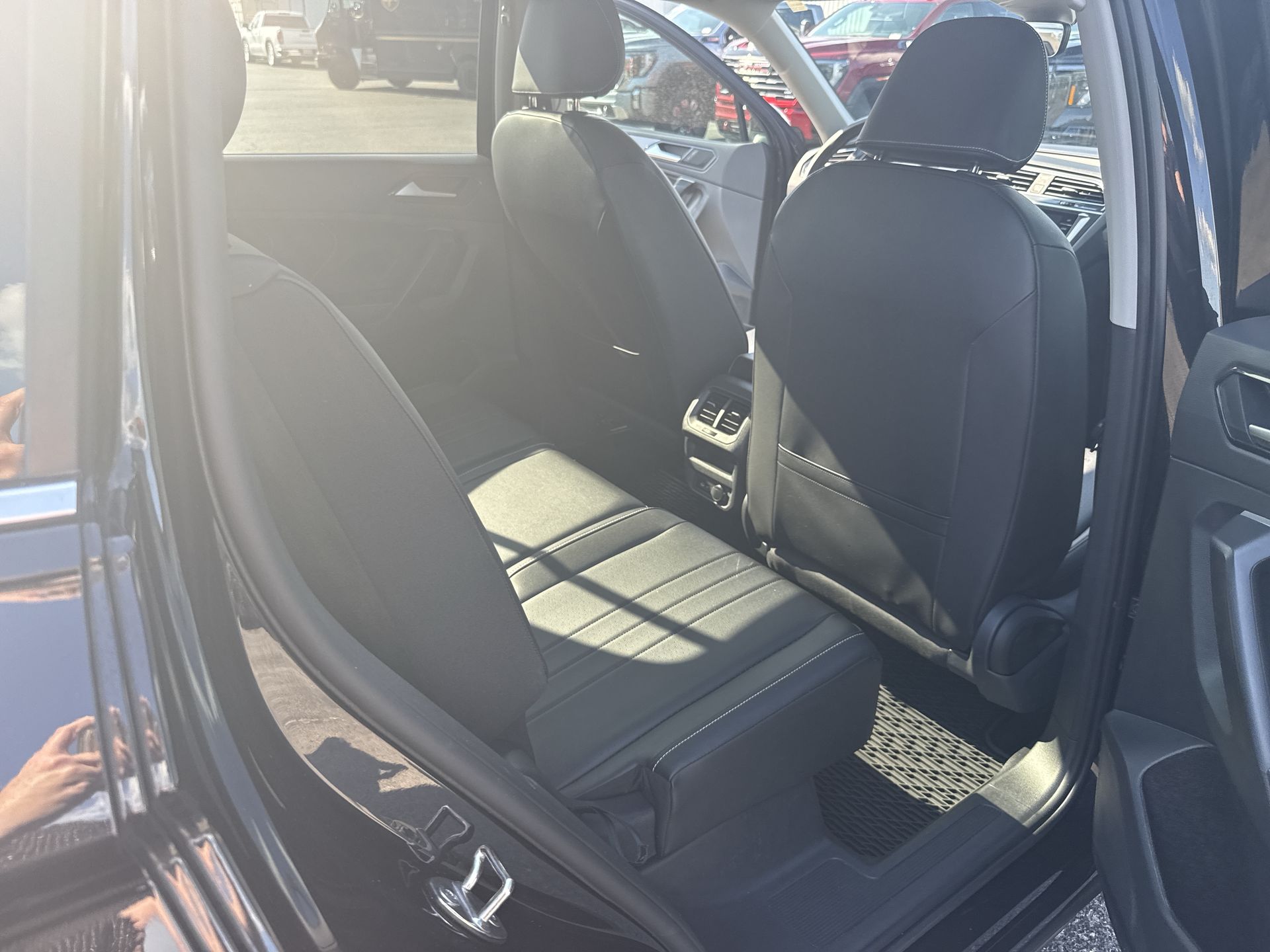 2024 Volkswagen Tiguan SE - Photo 34