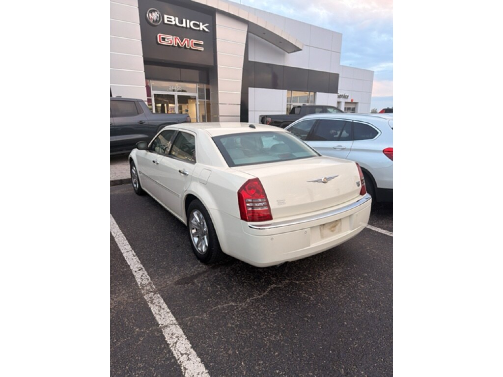 2005 Chrysler 300 C photo 2