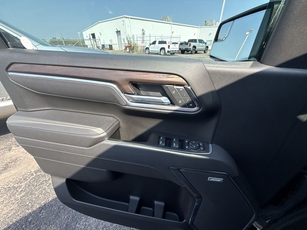 2025 GMC Sierra 1500 SLT - Photo 30