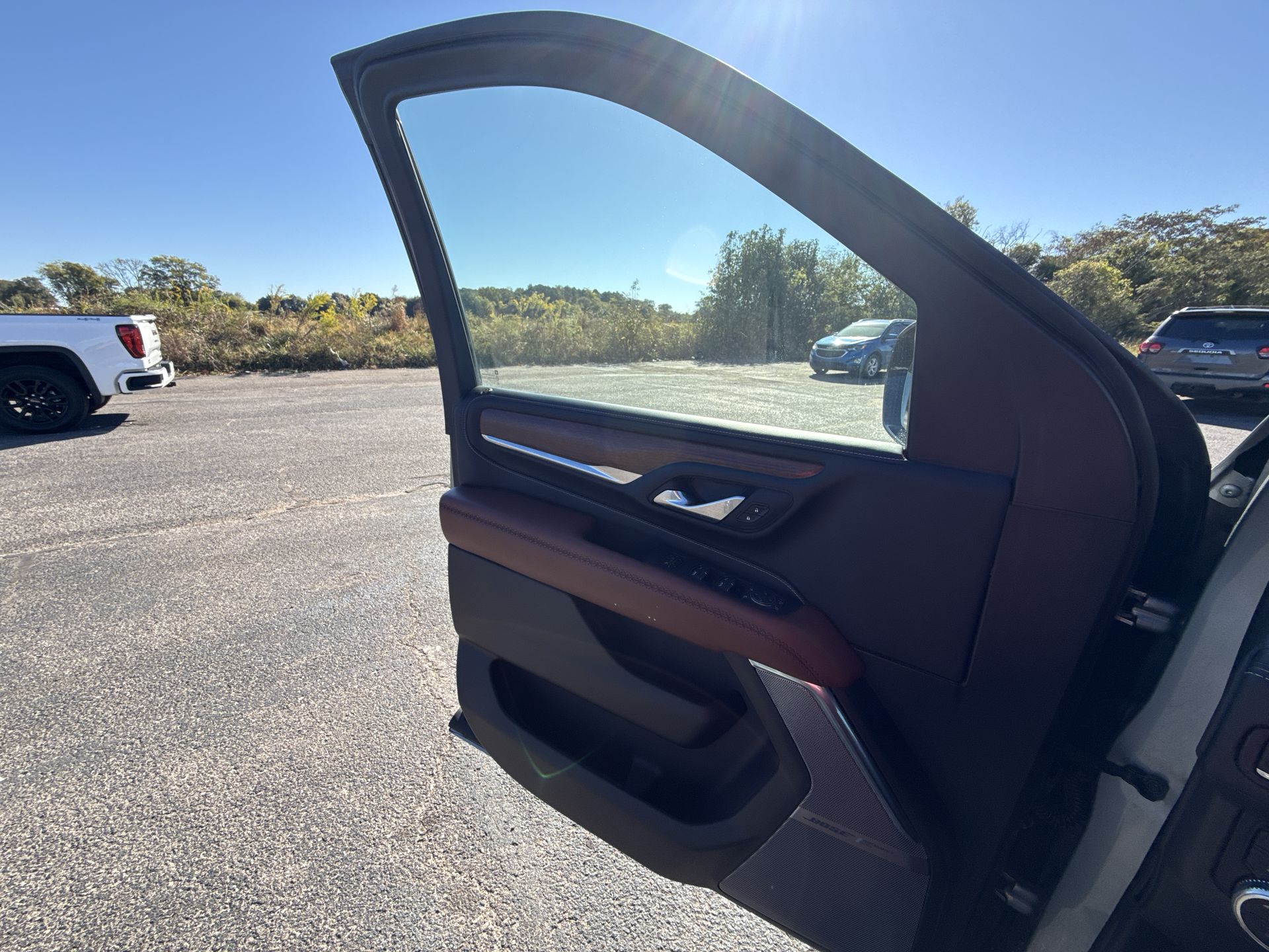 2024 GMC Yukon Denali Ultimate - Photo 29