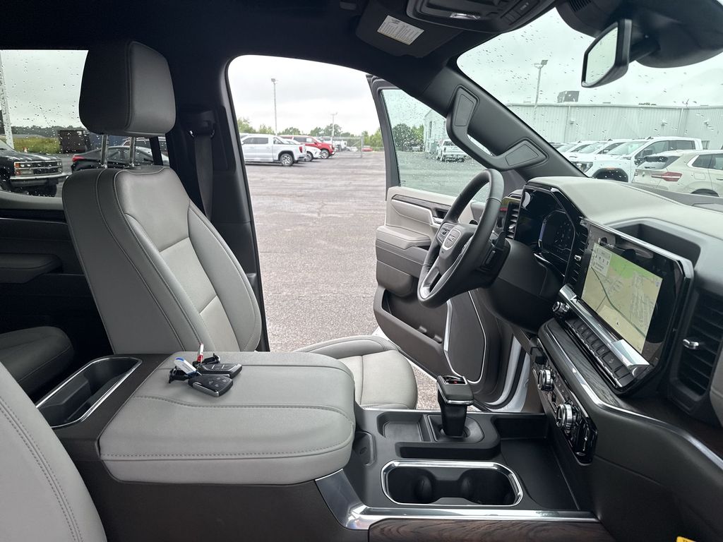 2025 GMC Sierra 1500 SLT - Photo 13