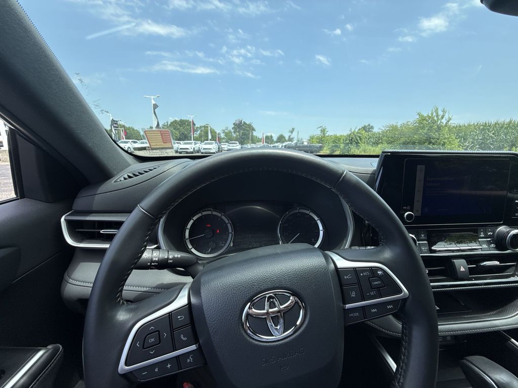 2024 Toyota Highlander LE - Photo 17
