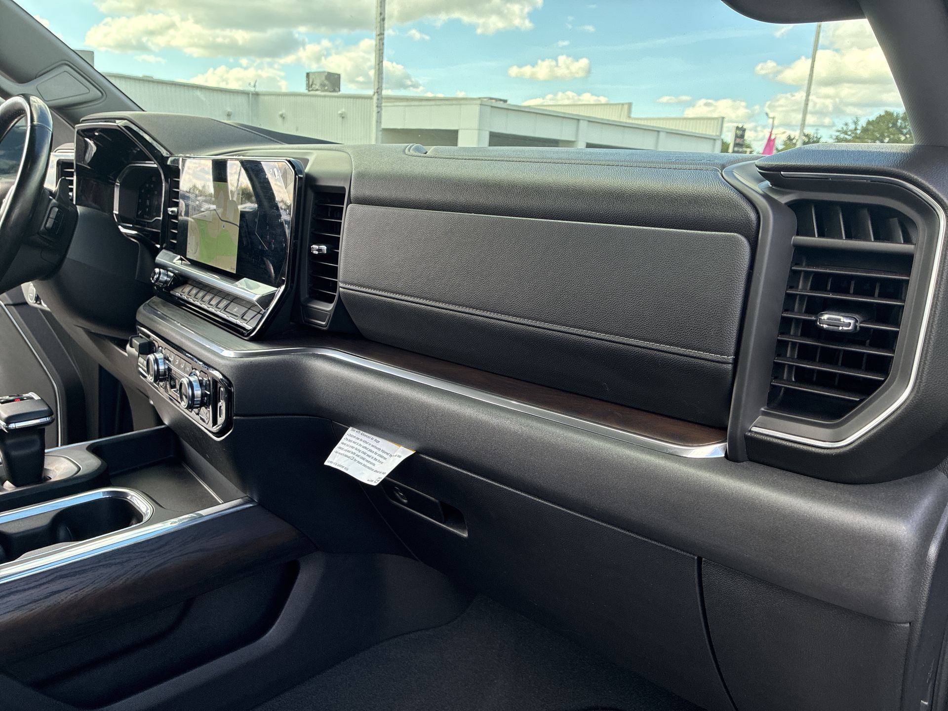 2024 GMC Sierra 1500 SLT - Photo 36
