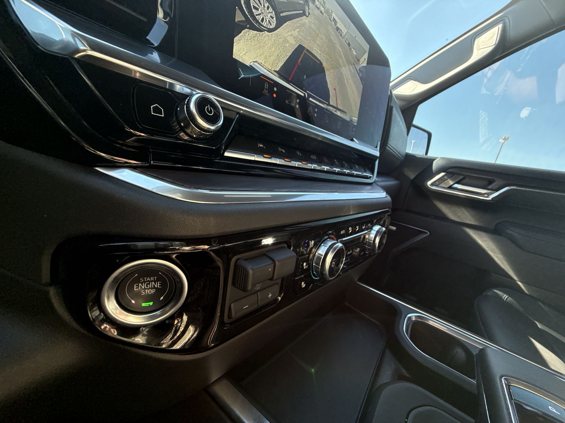 2025 GMC Sierra 1500 SLT - Photo 23