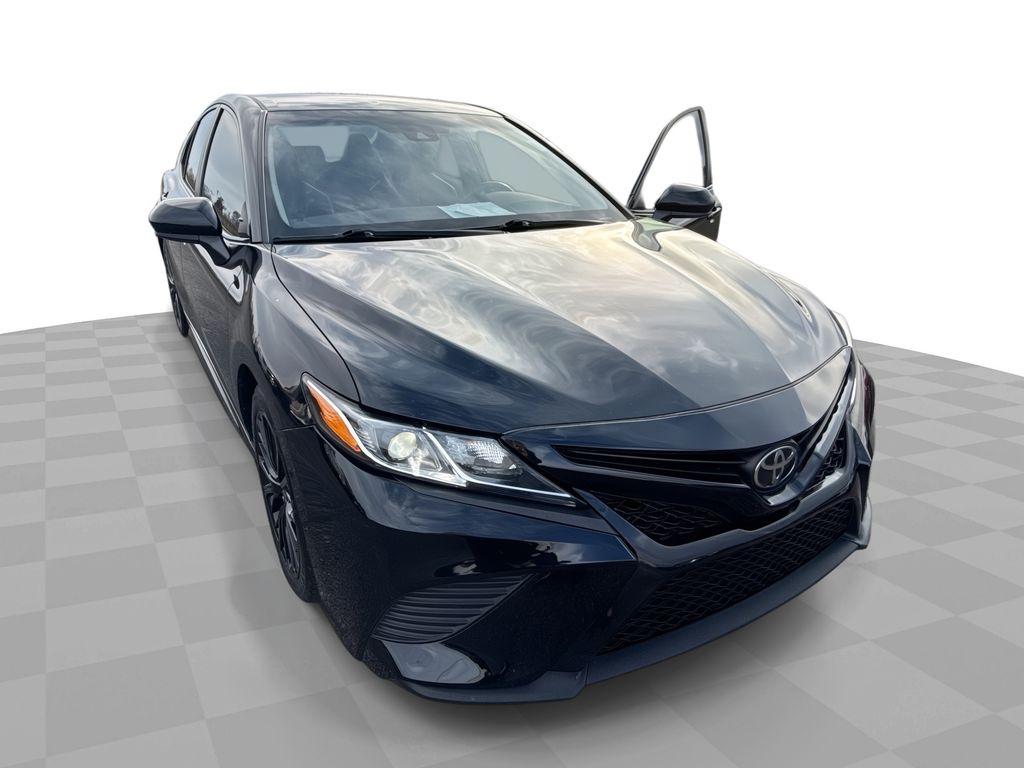 2020 Toyota Camry SE Nightshade's photo