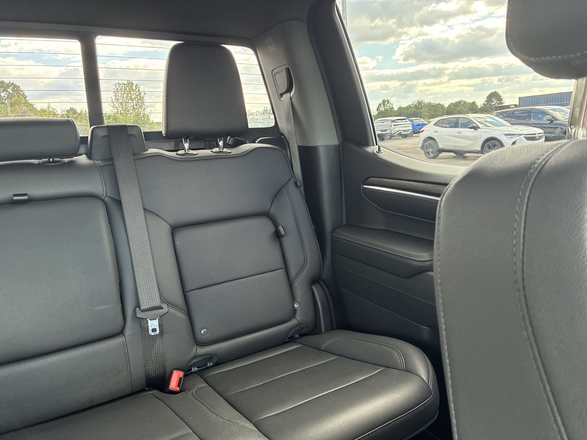 2024 GMC Sierra 1500 SLT - Photo 12