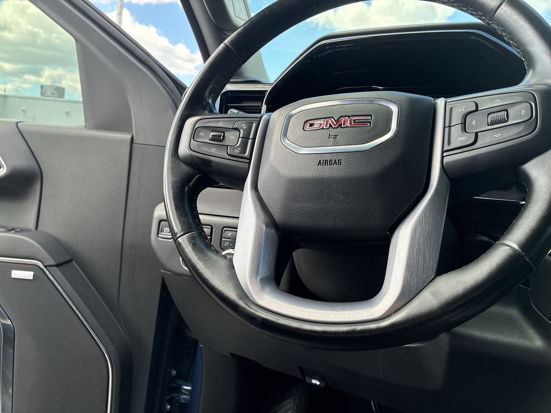 2024 GMC Sierra 1500 SLT - Photo 14