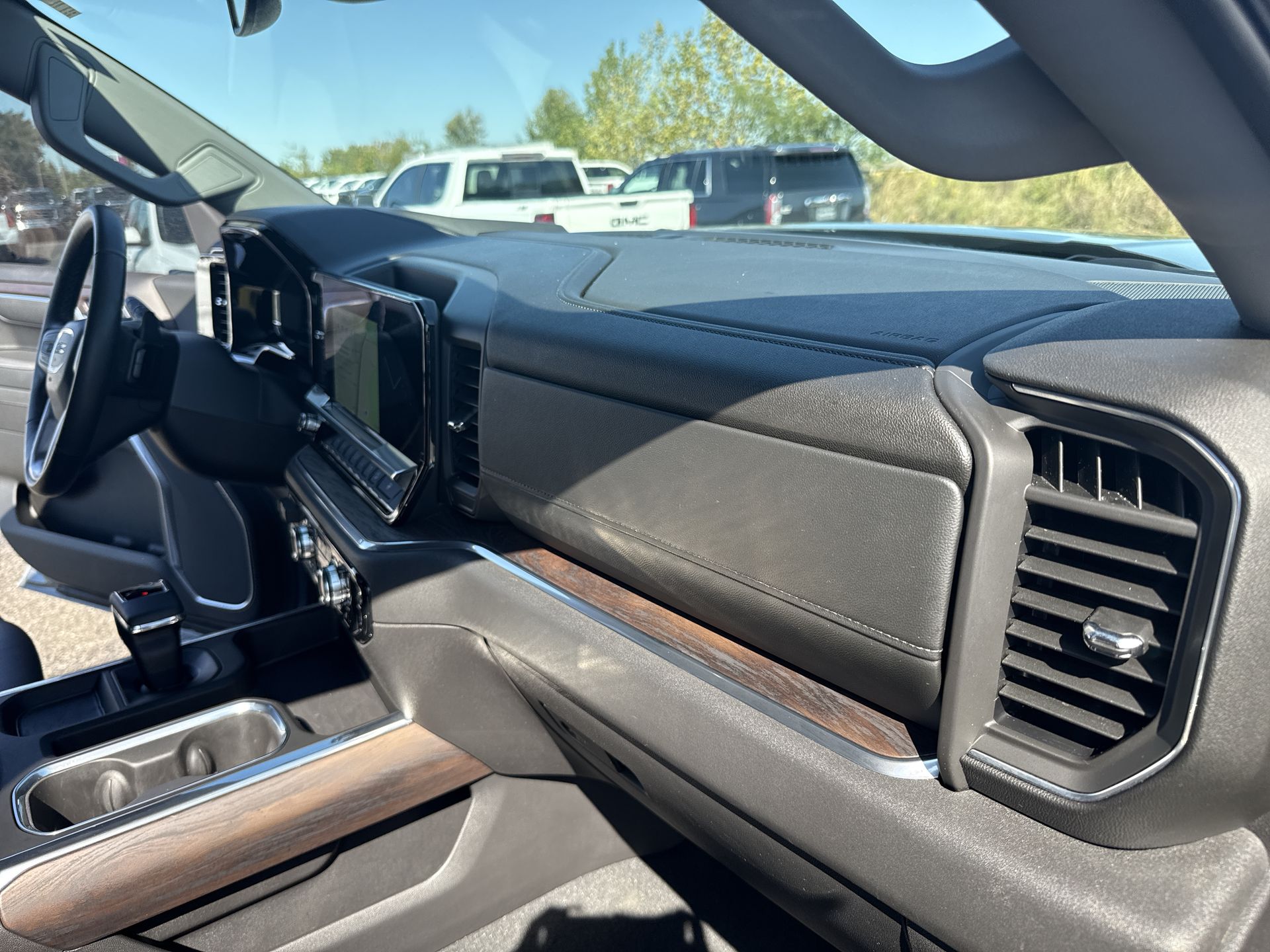 2025 GMC Sierra 1500 SLT - Photo 36