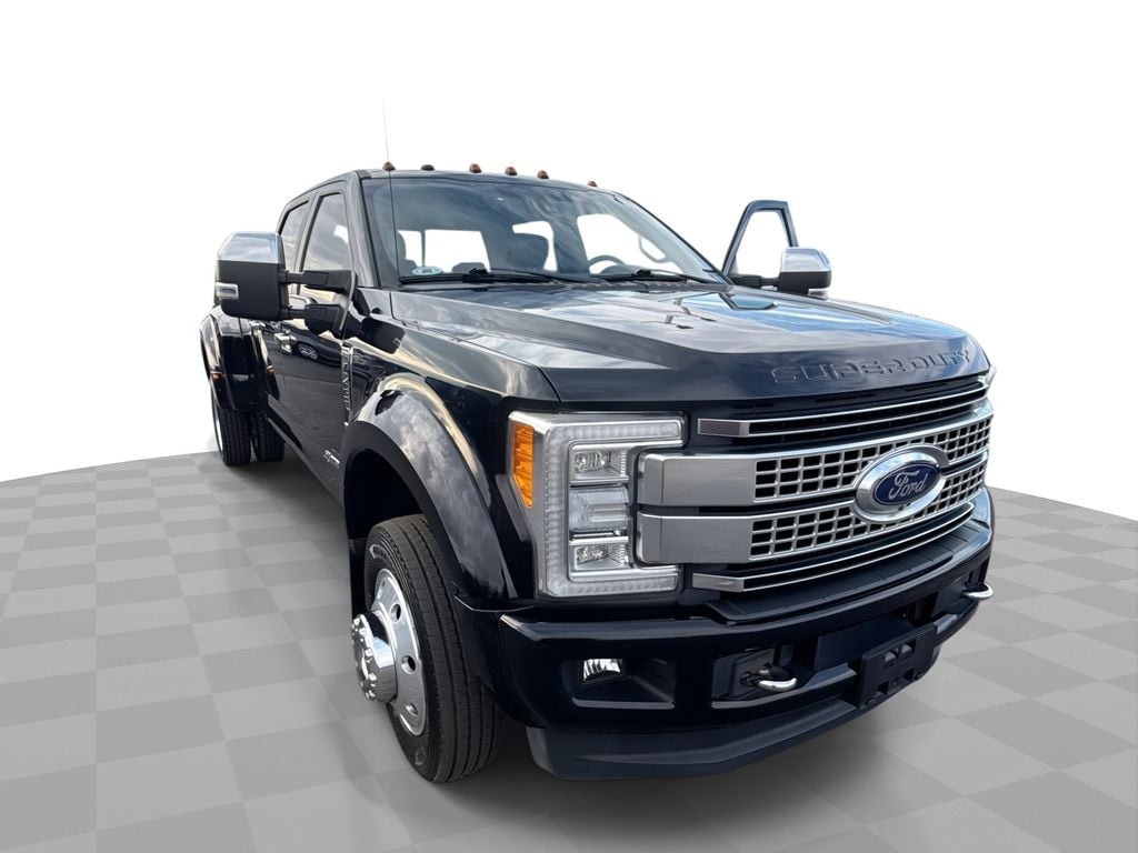 2018 Ford F-450 Super Duty Platinum's photo