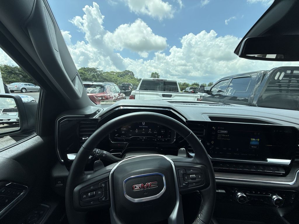2024 GMC Sierra 1500 SLT - Photo 17
