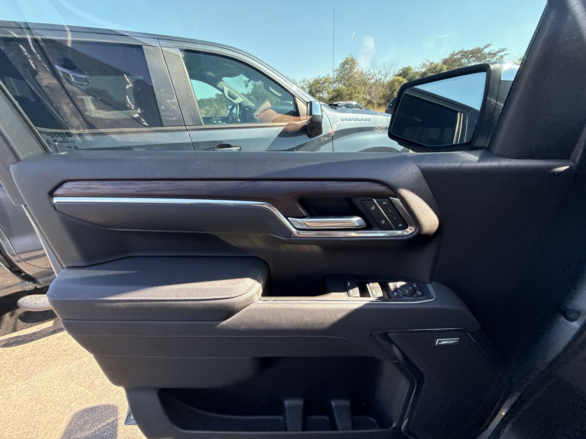 2025 GMC Sierra 1500 SLT - Photo 29