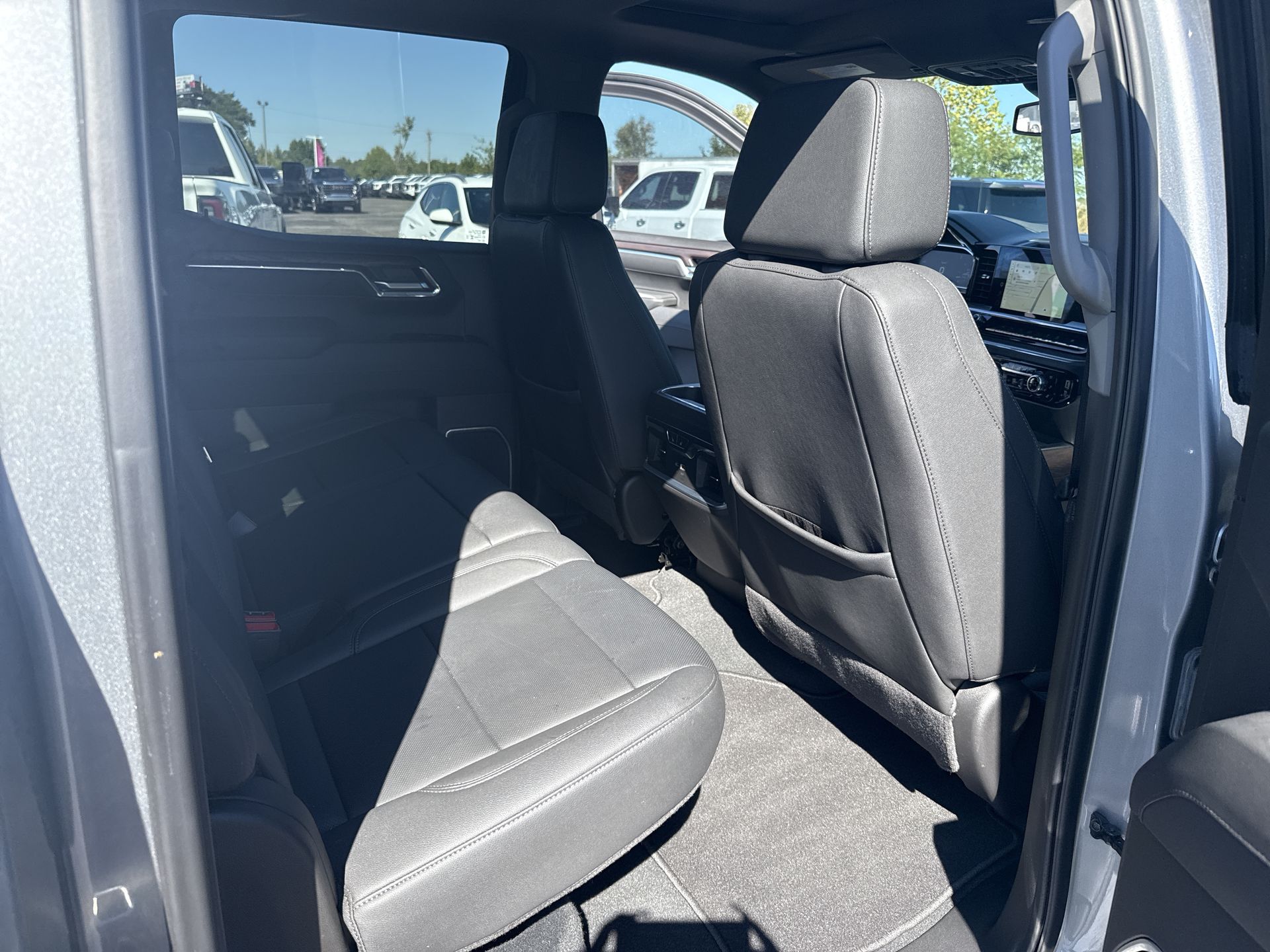 2025 GMC Sierra 1500 SLT - Photo 34