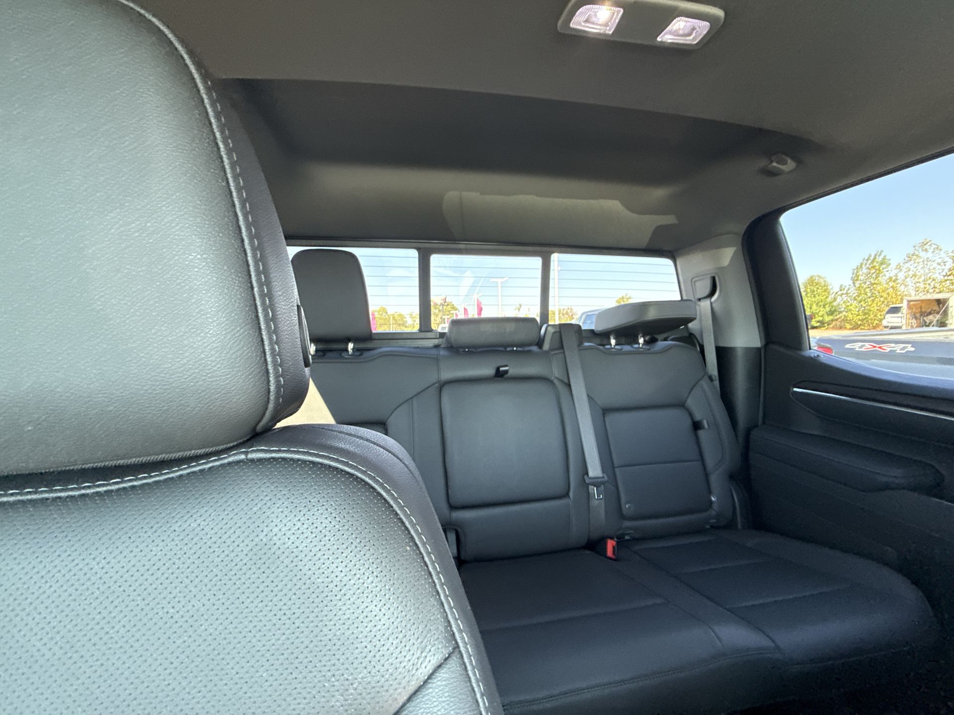 2025 GMC Sierra 1500 SLT - Photo 32