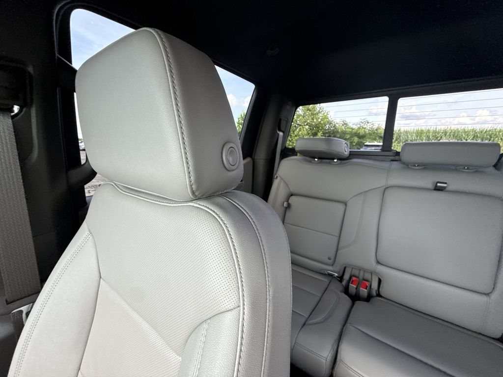 2026 GMC Sierra 1500 SLT - Photo 10